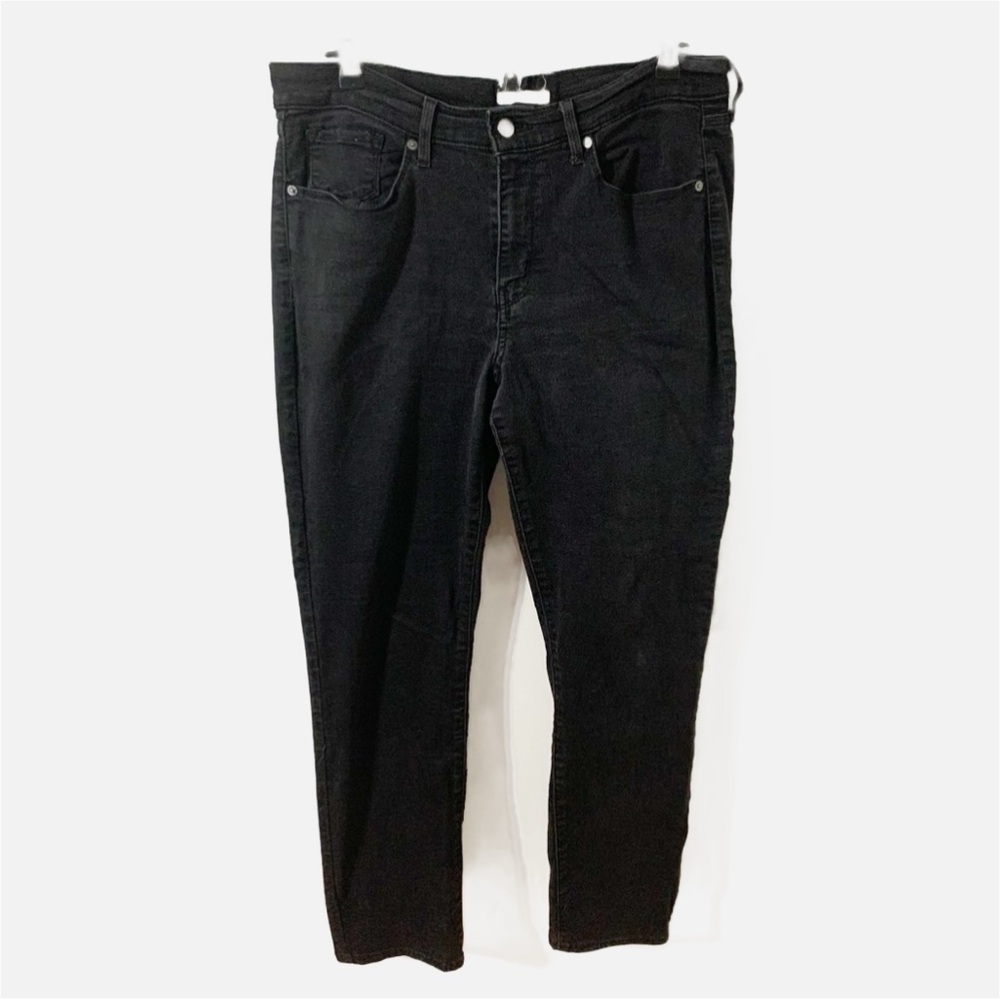 Levi’s Classic Straight Black Denim Jeans Five Pocket Styling Belt Loops Size 14